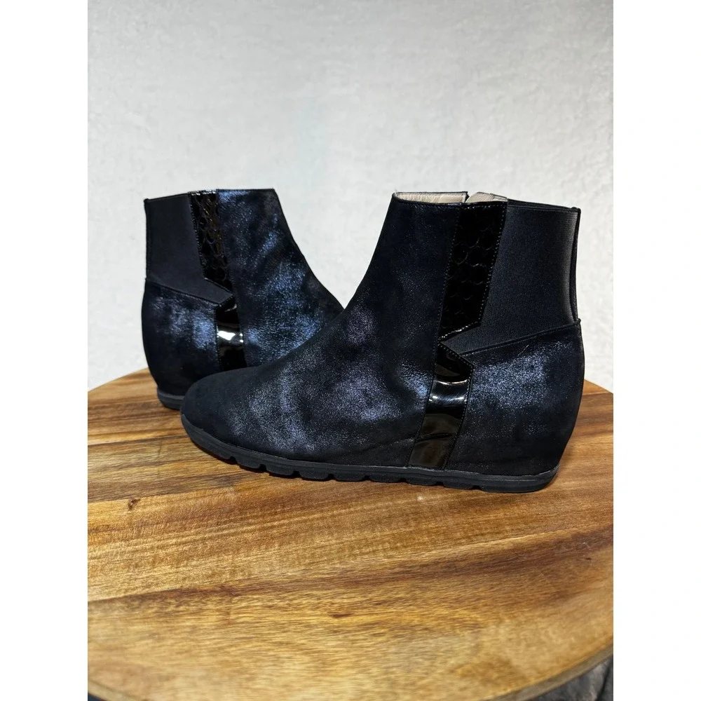 Amalfi by Rangoni Black Metallic Shimmer Wedge‎ Ankle Boots Snakeskin Accent
